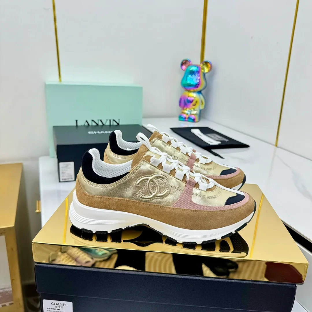 👟👟Ex-factory price 600👟👟High quality! ! ! CHANEL Chanel 25A latest thick-soled casual sports shoes. The counter is synchronized. The counter is very popular. It is a shoe that is very difficult to buy. The most popular thick-soled casual shoes on the Internet. As you can imagine, the most popular thick-soled casual shoes can not be missed. It has both good looks and comfort. Simple and versatile. The thick sole increases the height and is super versatile. Whoever wears it will look better. Upper: cowhide stitching. Lining: breathable mesh. Outsole: TPU original outsole. Size: 35-41 👉